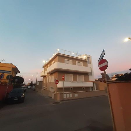 Hotel L' Ora Blu à Fiumicino Extérieur photo